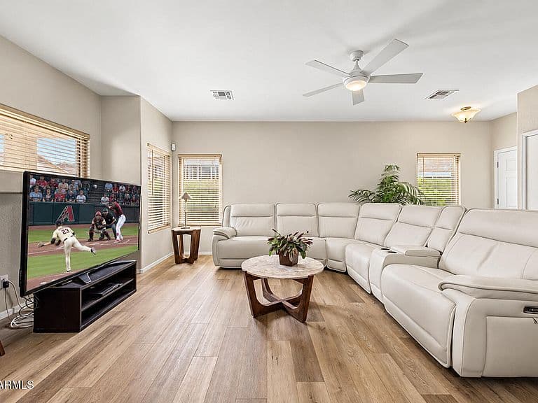 28189 N QUARTZ Drive photo 4