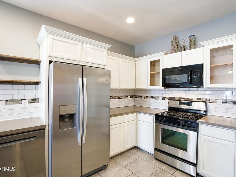 1225 E DIAMOND Street photo 3
