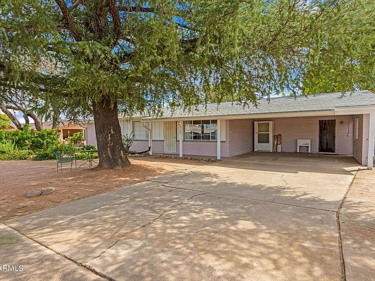 2700 E Mockingbird Drive photo 1