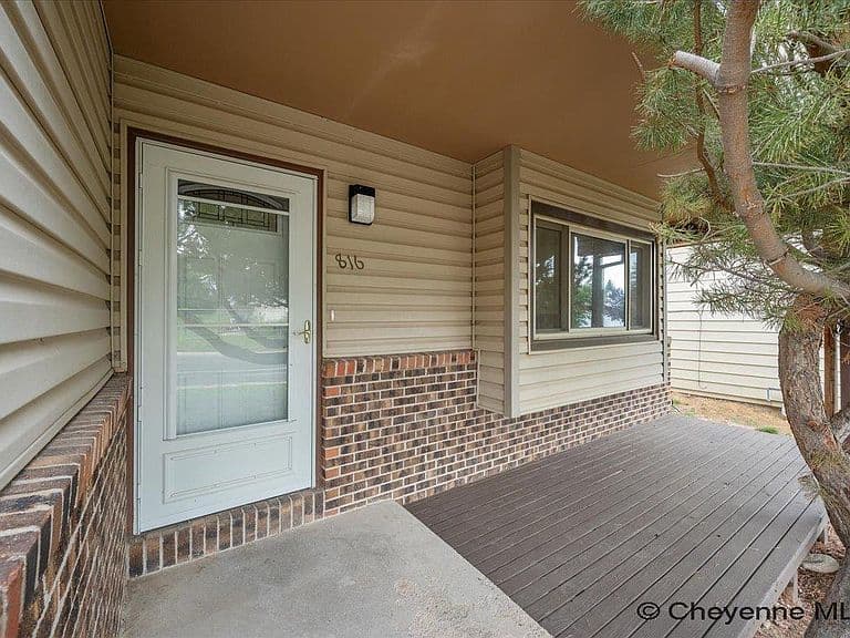 816 Gardenia Dr photo 3