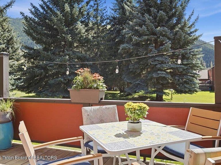 400 Powderhorn Ln APT 62 photo 5