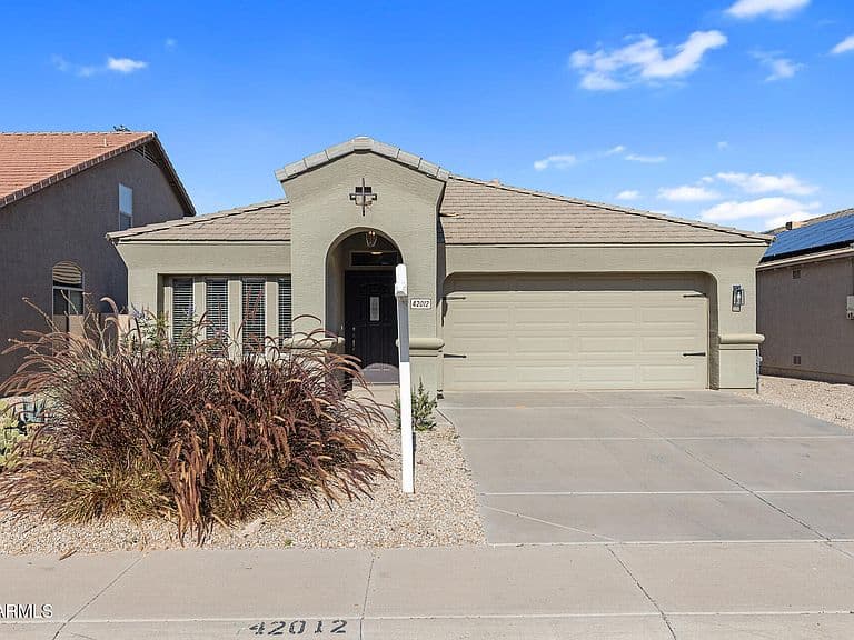 42012 W COLBY Drive photo 1