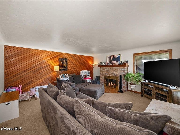 1216 E Montana Ave photo 3
