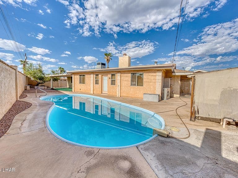 671 Apache Dr photo 3