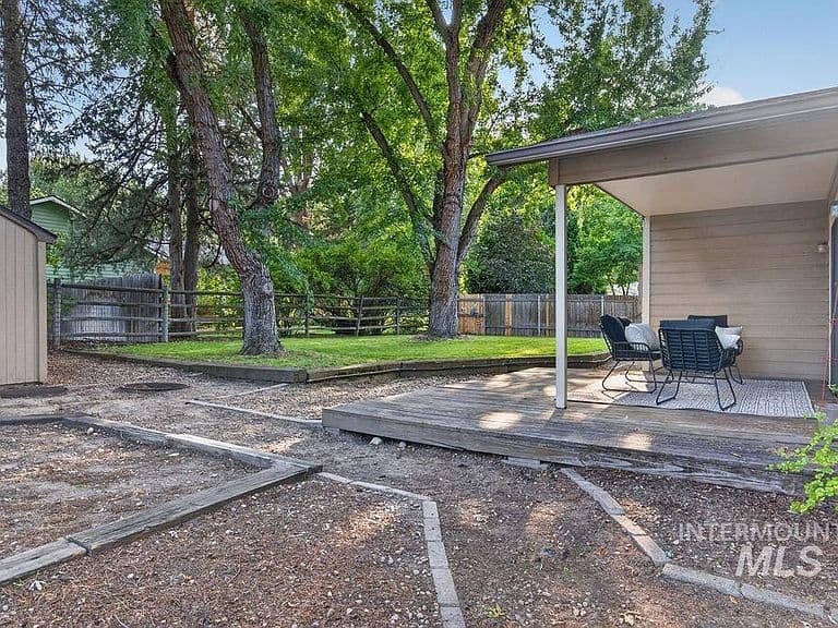 1383 E Fall Ct photo 2