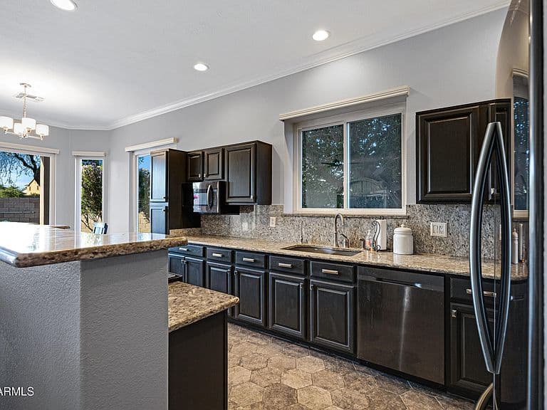 700 W CHERRYWOOD Drive photo 5