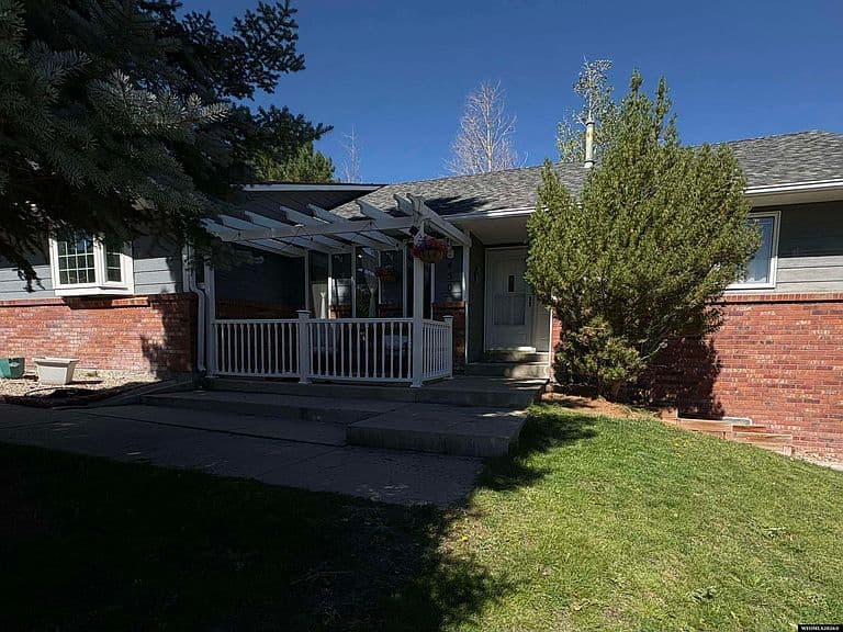 450 Faith Dr photo 1