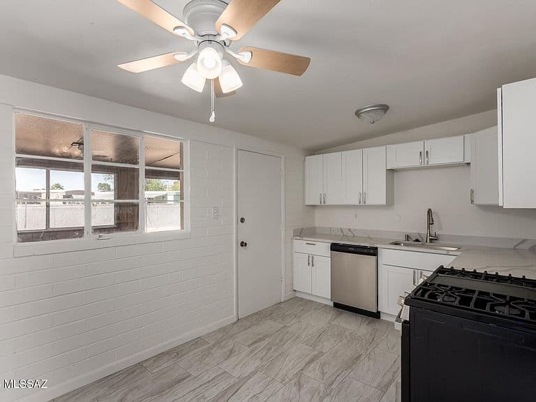 1214 W Kleindale Rd photo 5