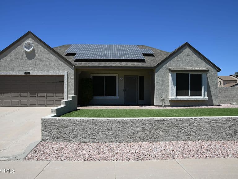 1326 E TARO Lane photo 2