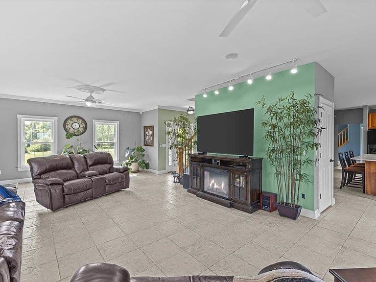 413 Hibbard Road photo 4