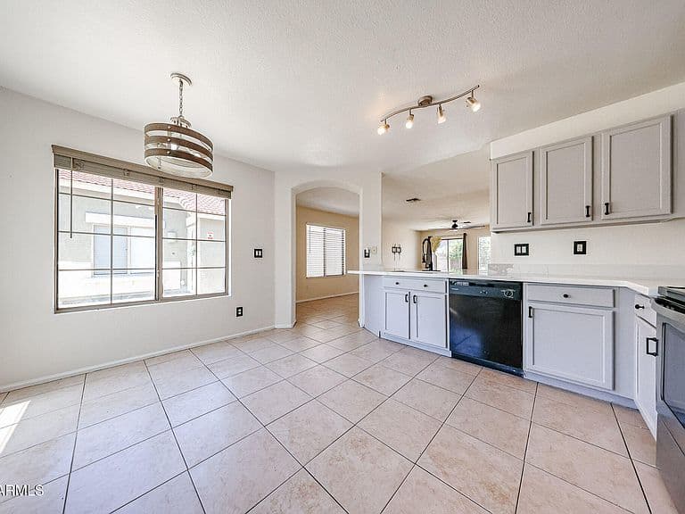 1098 E NARDINI Street photo 2
