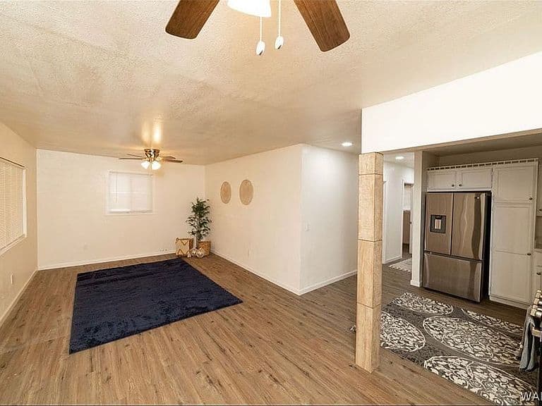 3264 E Leroy Ave photo 1