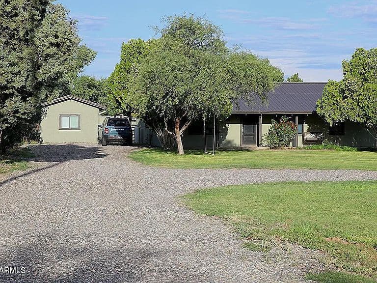 1825 S QUARTERHORSE Lane photo 1