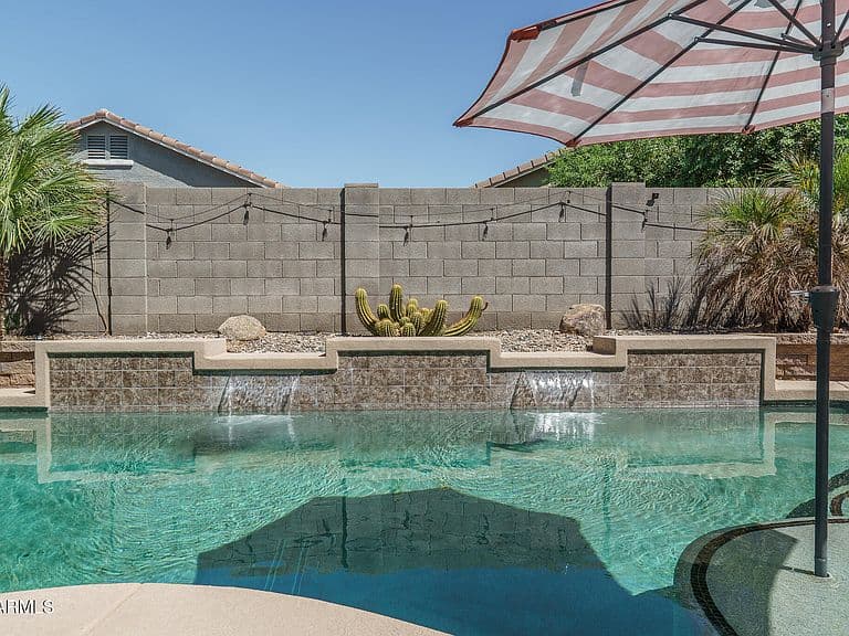 25852 W ELWOOD Street photo 1