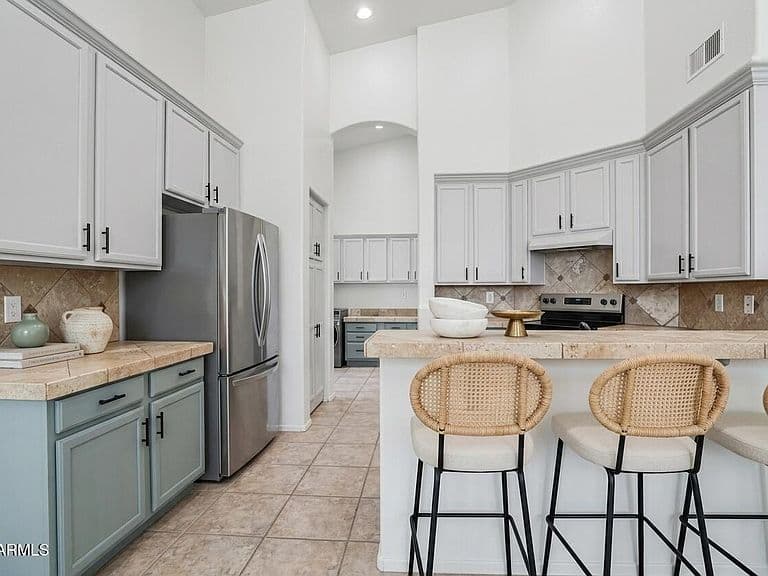 1211 W CAROL ANN Way photo 5