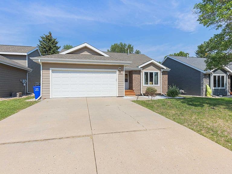 1214 Range View Cir photo 1