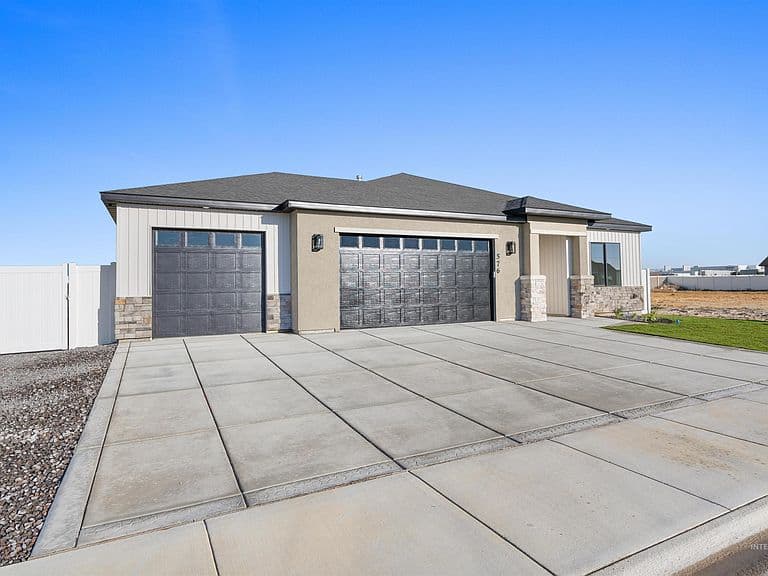 576 Sunspot Dr photo 4