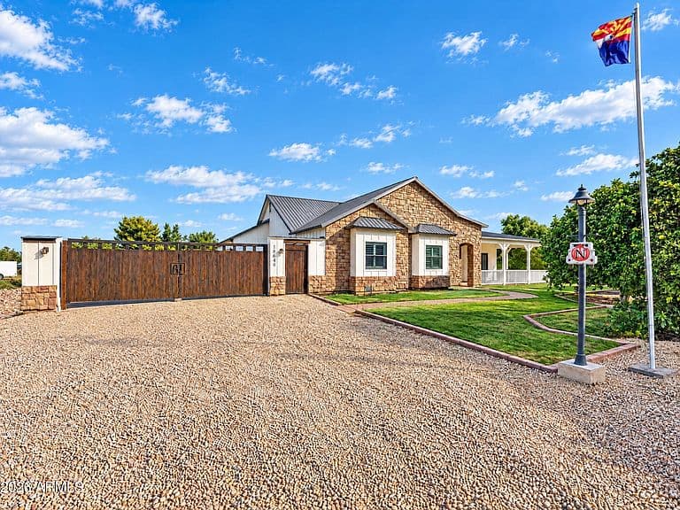 18640 E FLINTLOCK Drive photo 2