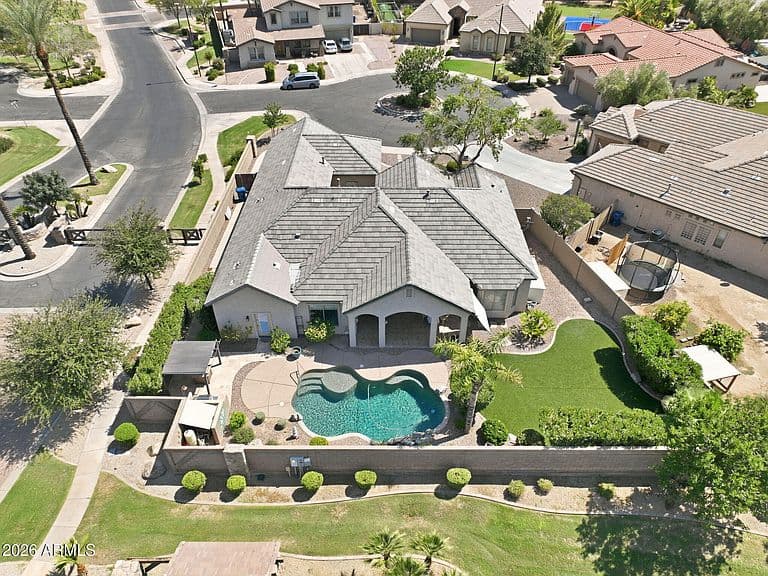2402 E EVERGLADE Court photo 3