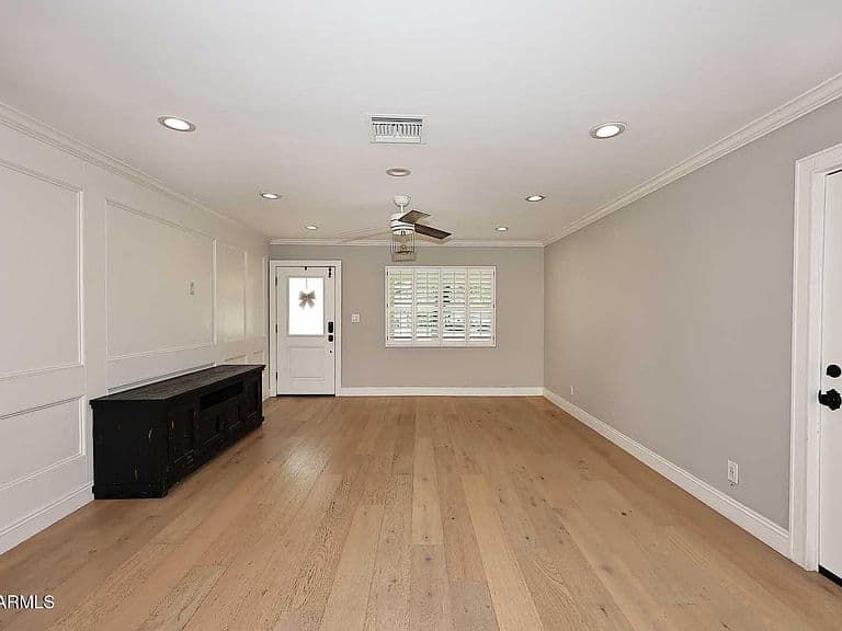 2230 E DEVONSHIRE Avenue photo 5