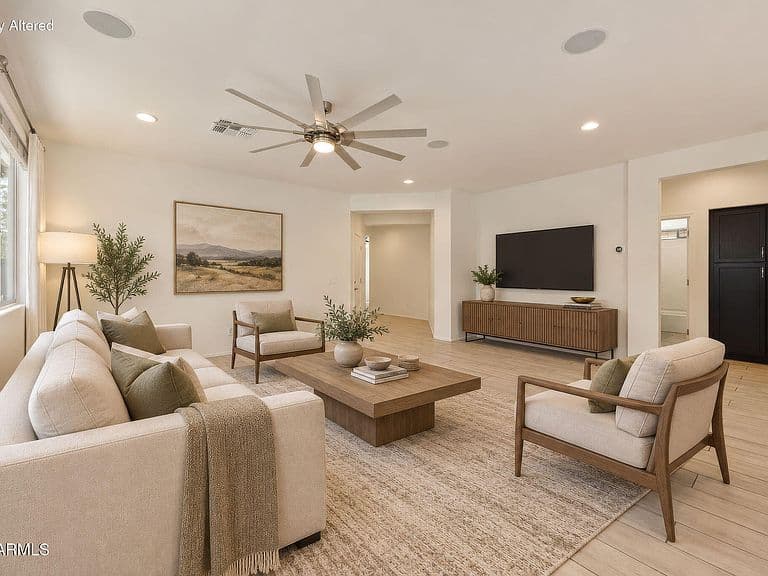 11766 W CHASE Lane photo 3