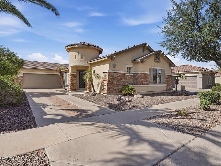 941 E CHERRY HILLS Drive photo 1