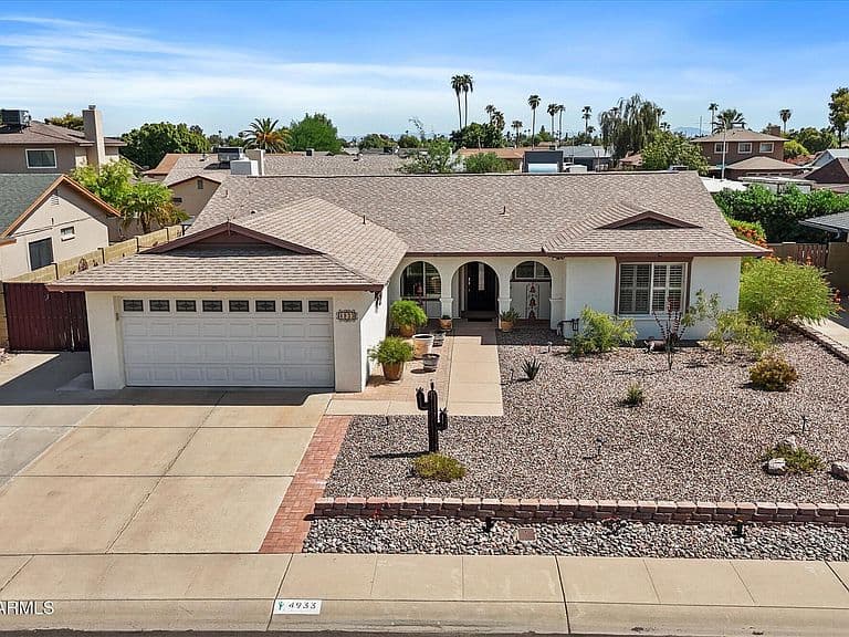 4933 W ONYX Avenue photo 2
