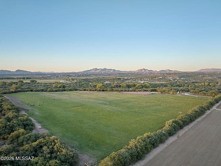 1220 E Heartleaf Ln #2 photo 2