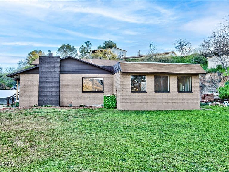 648 E PRICKLY PEAR Drive photo 3