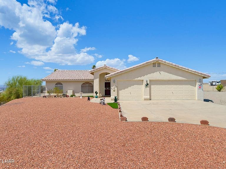 2821 Caravelle Dr photo 1