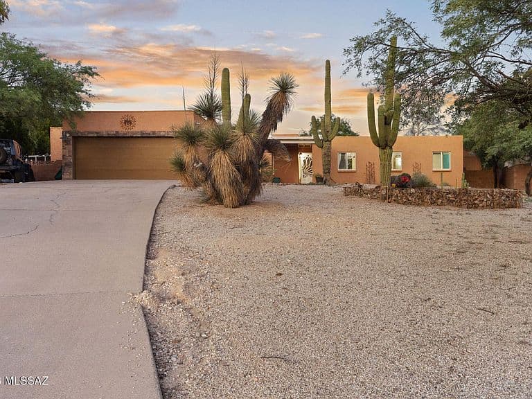 3362 N Camino Los Brazos photo 1