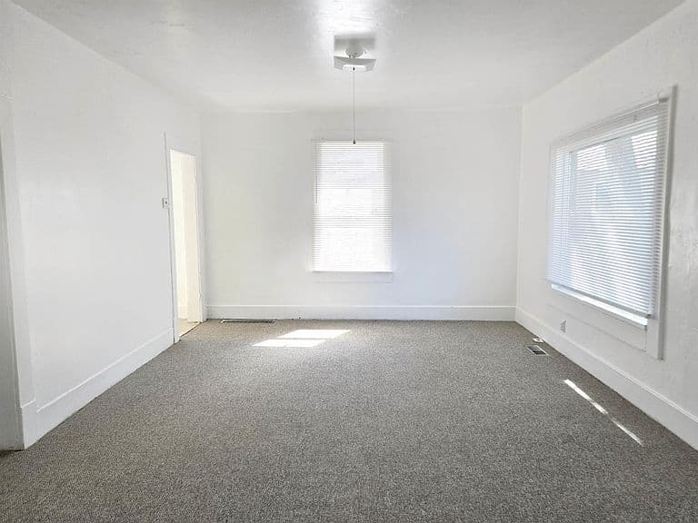 194 Jackson St photo 3