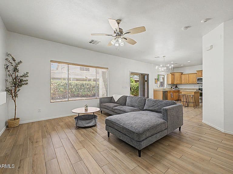 1050 E REDWOOD Drive photo 4