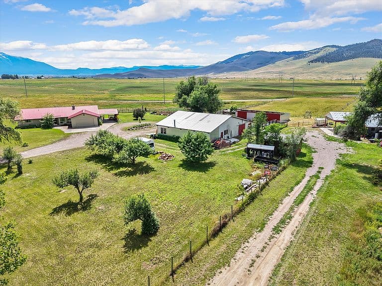 41721 Gallagher Ln photo 2