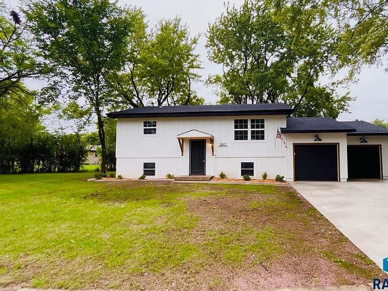 5601 W Circle Dr photo 1