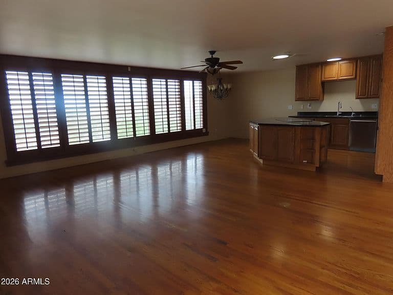 212 W Crowe Street photo 5