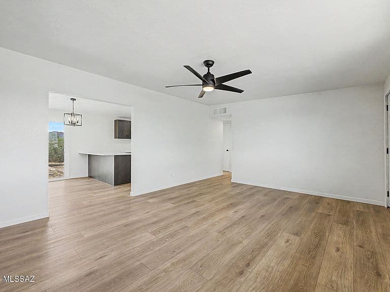 2453 N Calle Quinto photo 4