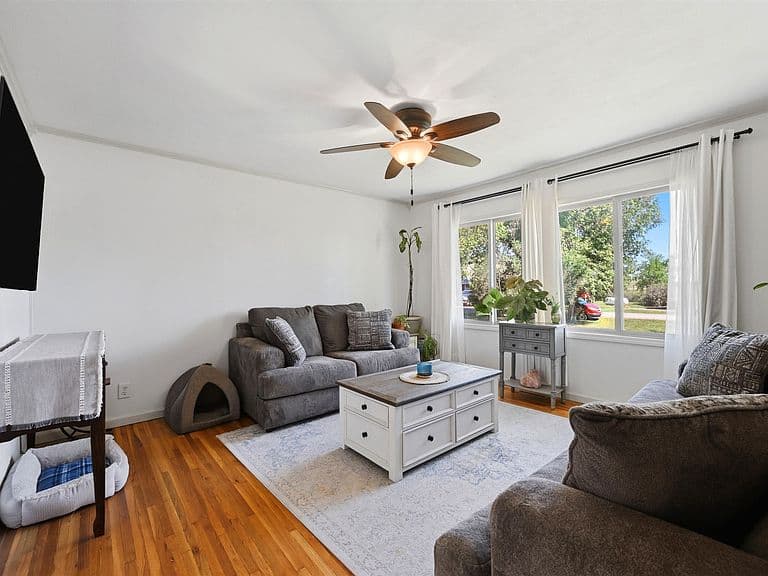 321 Circle Dr photo 3