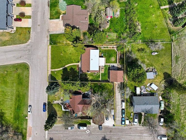 1300 Nellie St photo 4