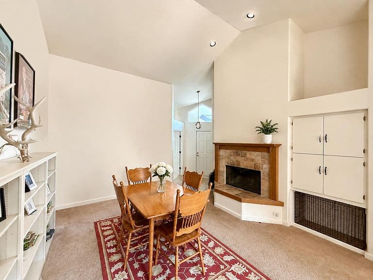 401 Evergreen Ln photo 5