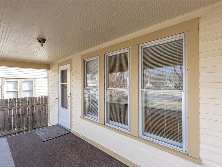30 Lewis Ave photo 4