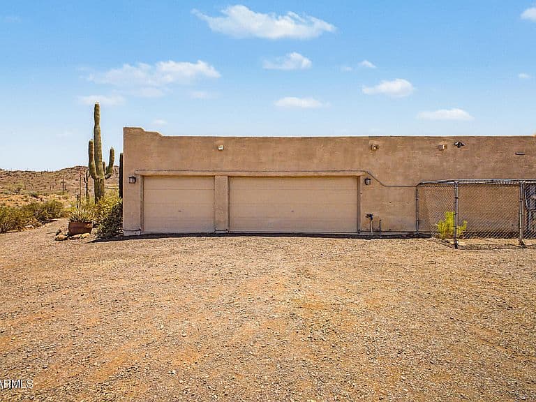 407 E Honda Bow Road photo 4