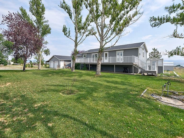 7 Strawberry Dr photo 1