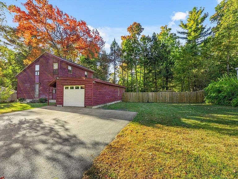 66 Robbins Road photo 5
