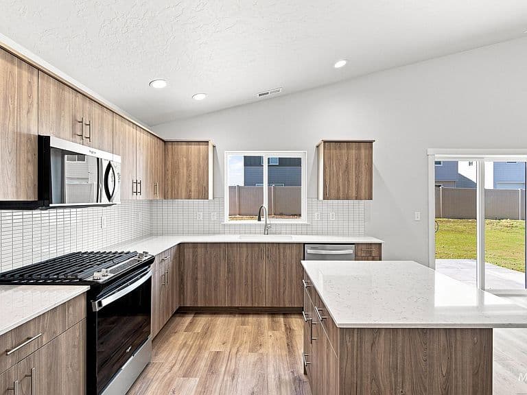 12806 Ropers St photo 5