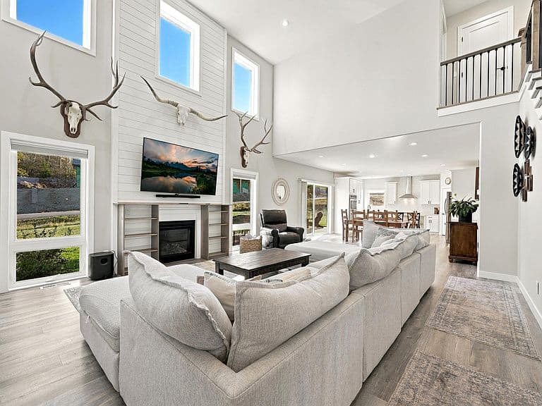 2 Cloud Peak Ct photo 4