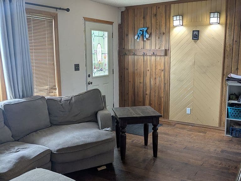 207 Hemlock Ave photo 2
