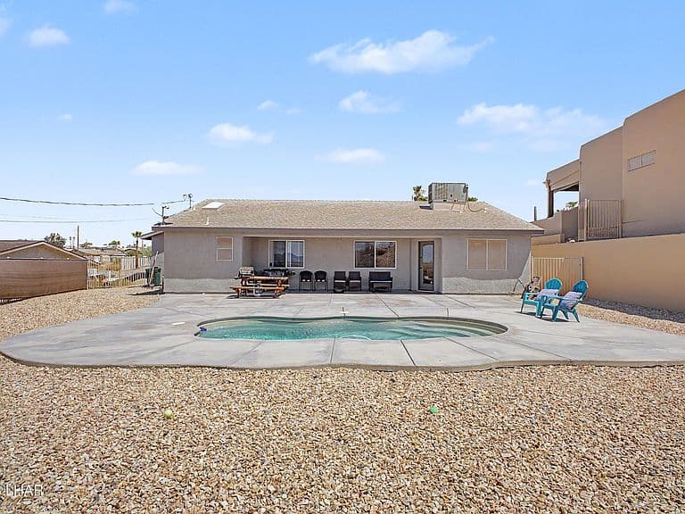 3696 Chesapeake Blvd photo 2