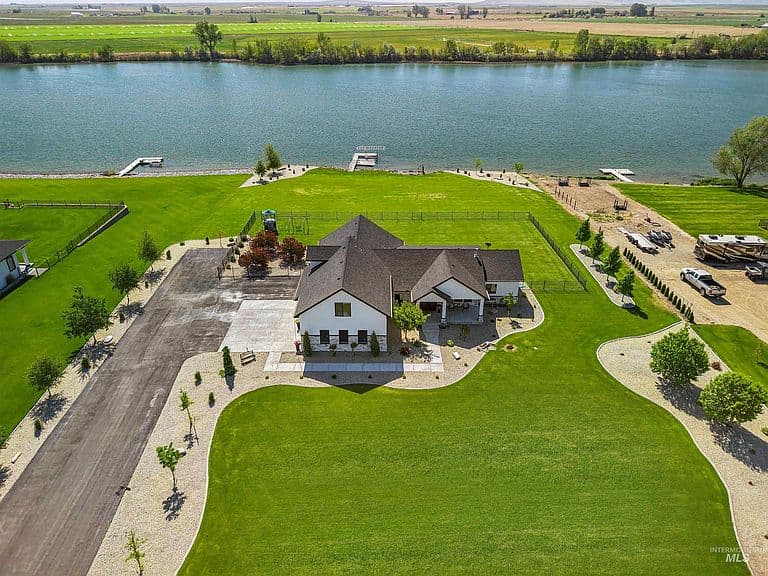 16 Skyline Dr photo 1