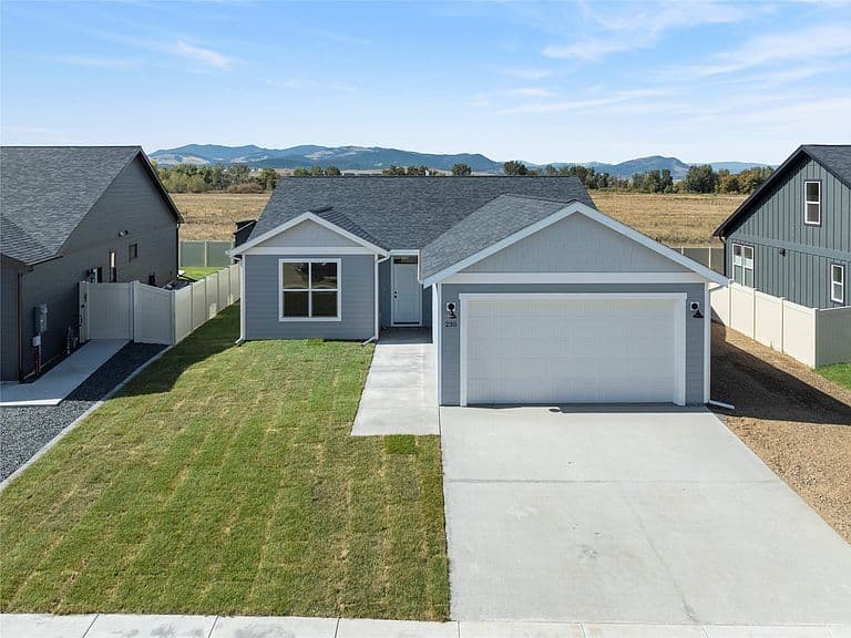 230 Stirling Loop photo 1